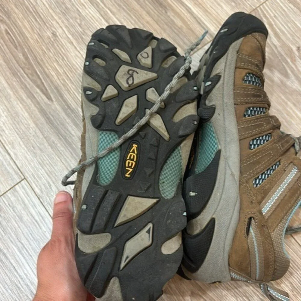 Keen Women's Voyagur Brown Hiking Shoes with Blue Interior size 8 missing insole